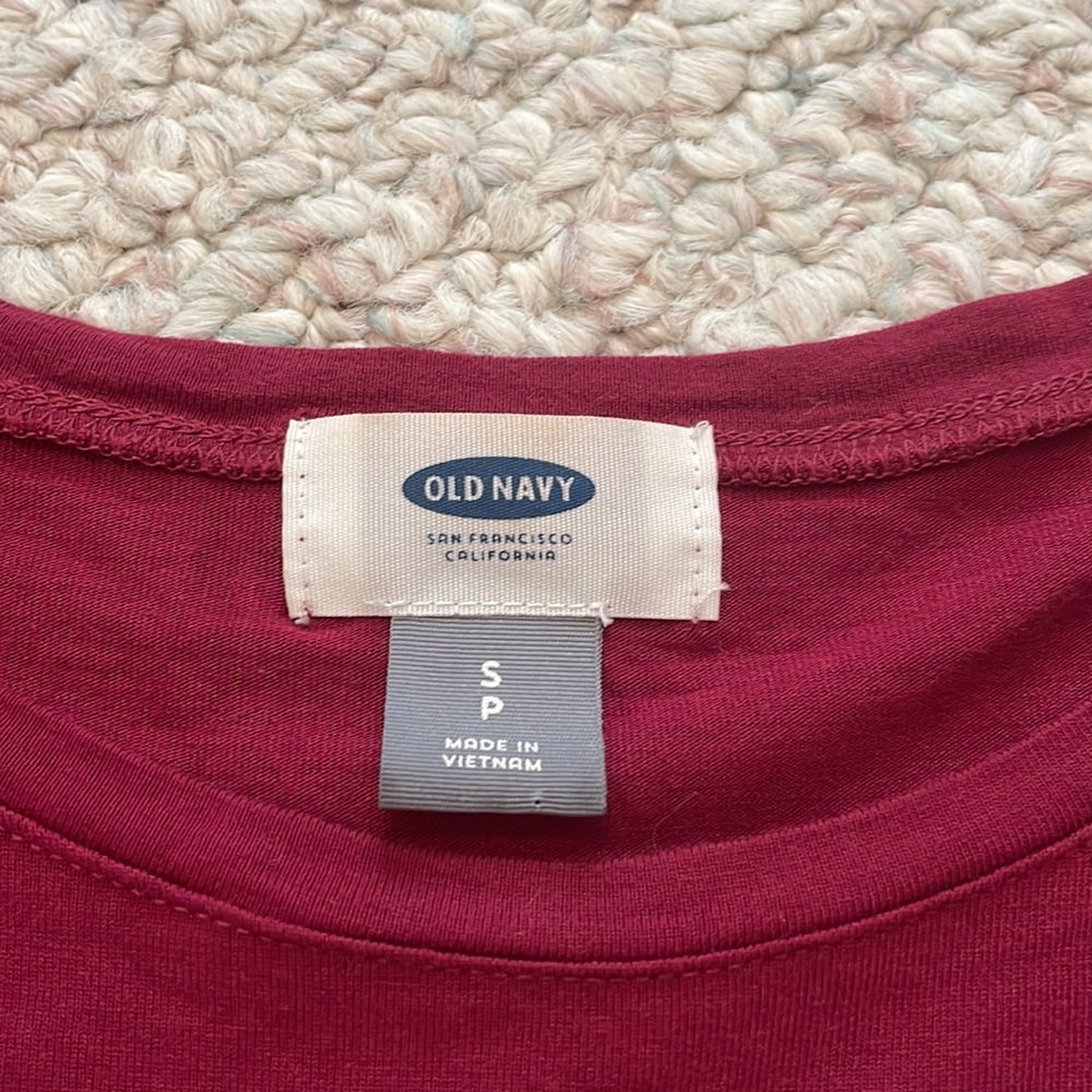🎉 Old Navy red long sleeve peplum blouse top - Picture 2 of 8